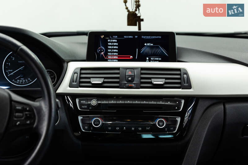 Седан BMW 3 Series 2016 в Ивано-Франковске