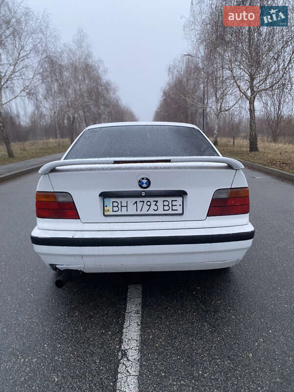 Седан BMW 3 Series 1991 в Запорожье