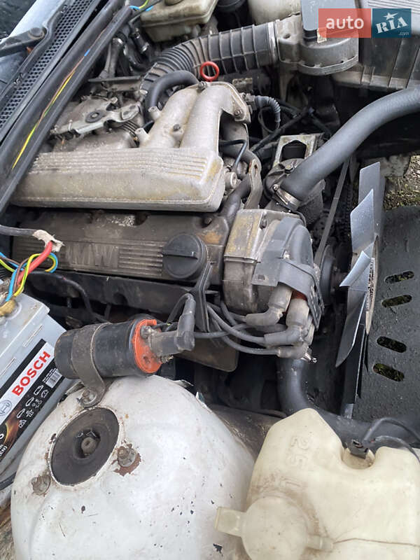 Седан BMW 3 Series 1991 в Запорожье