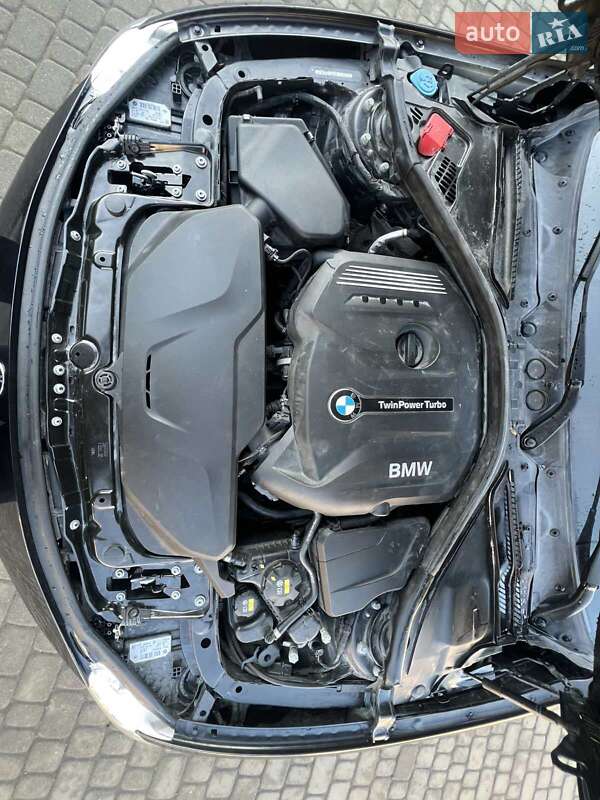 Седан BMW 3 Series 2016 в Львові