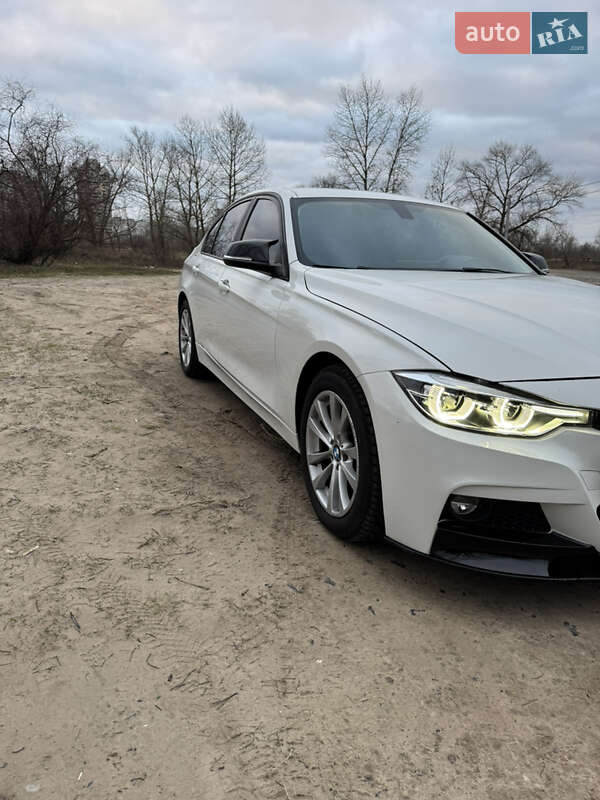 Седан BMW 3 Series 2016 в Киеве