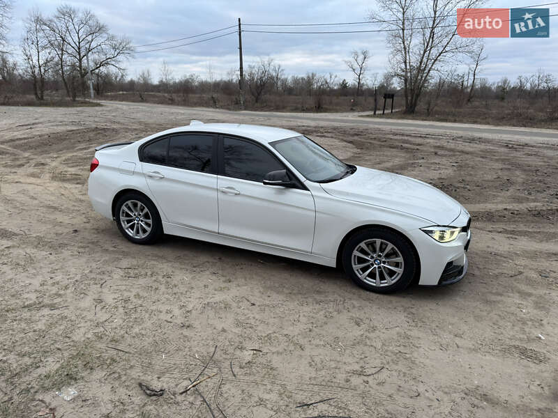 Седан BMW 3 Series 2016 в Киеве