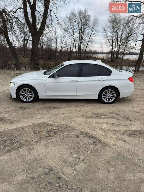 Седан BMW 3 Series 2016 в Киеве