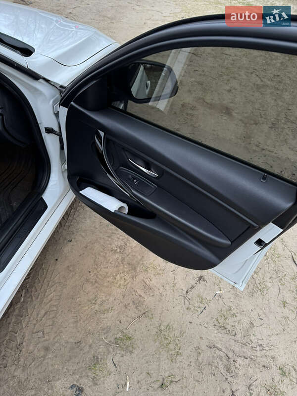 Седан BMW 3 Series 2016 в Киеве