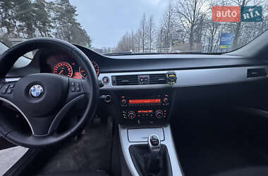 Седан BMW 3 Series 2010 в Умані