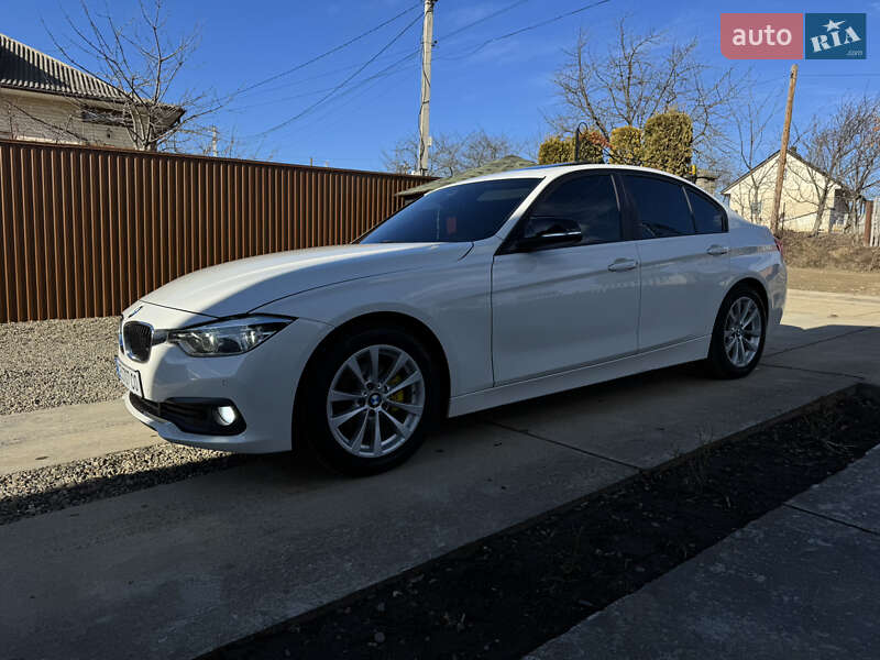 Седан BMW 3 Series 2017 в Черновцах