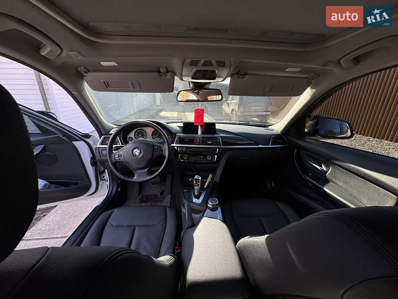 Седан BMW 3 Series 2017 в Черновцах