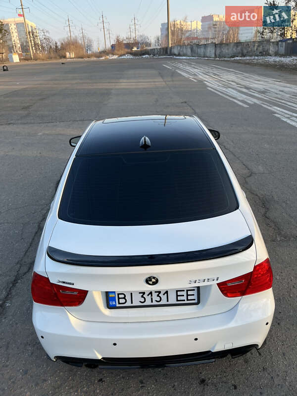 Седан BMW 3 Series 2011 в Краснограде