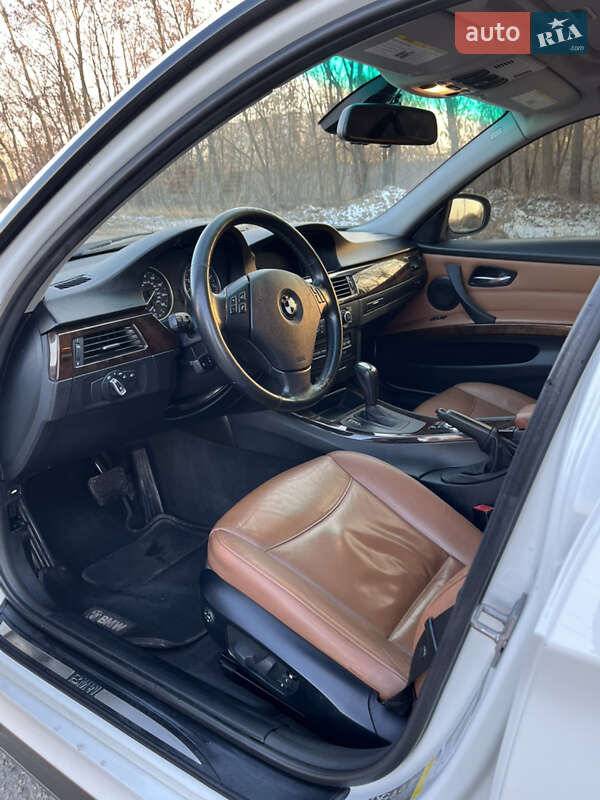 Седан BMW 3 Series 2011 в Краснограде