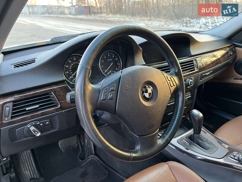 Седан BMW 3 Series 2011 в Краснограде