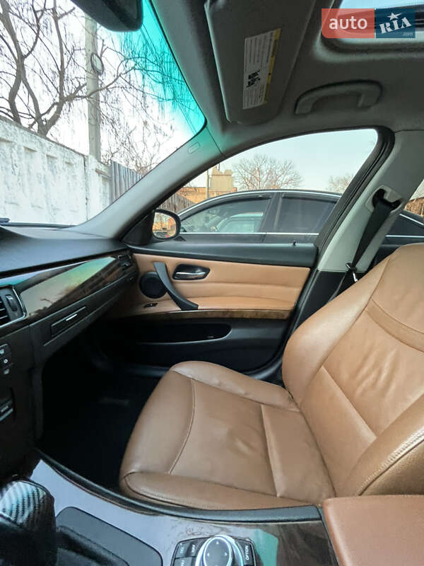 Седан BMW 3 Series 2011 в Краснограде