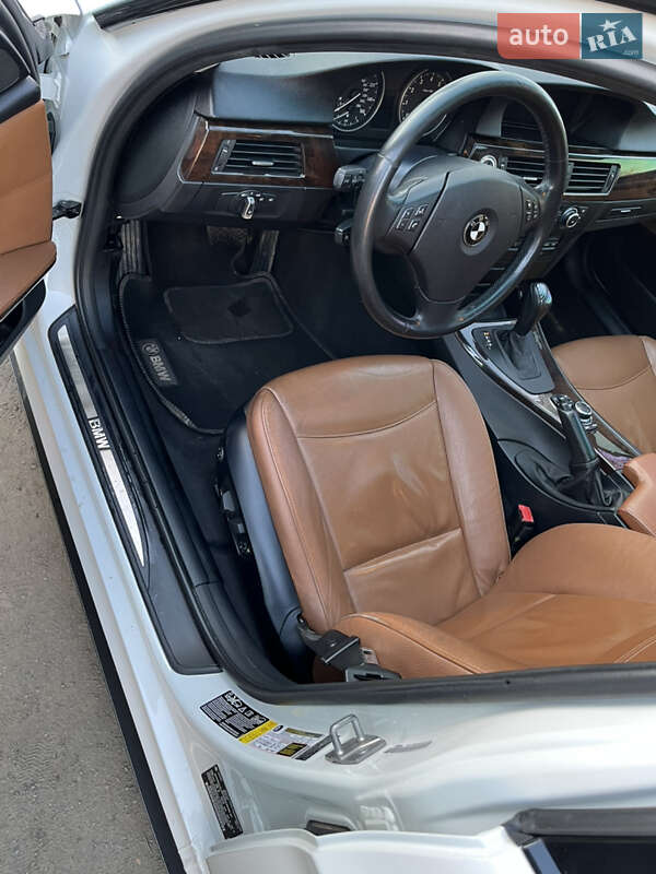 Седан BMW 3 Series 2011 в Краснограде