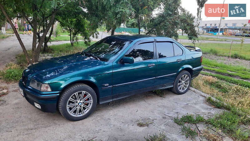 Седан BMW 3 Series 1994 в Павлограде