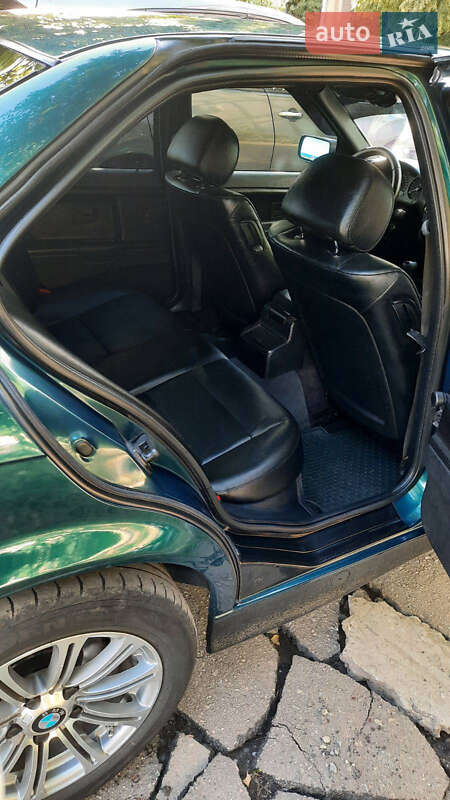 Седан BMW 3 Series 1994 в Павлограде