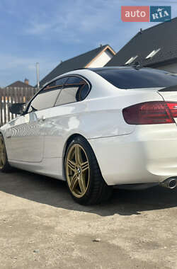 Купе BMW 3 Series 2011 в 
