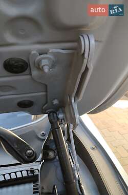 Седан BMW 3 Series 2012 в 