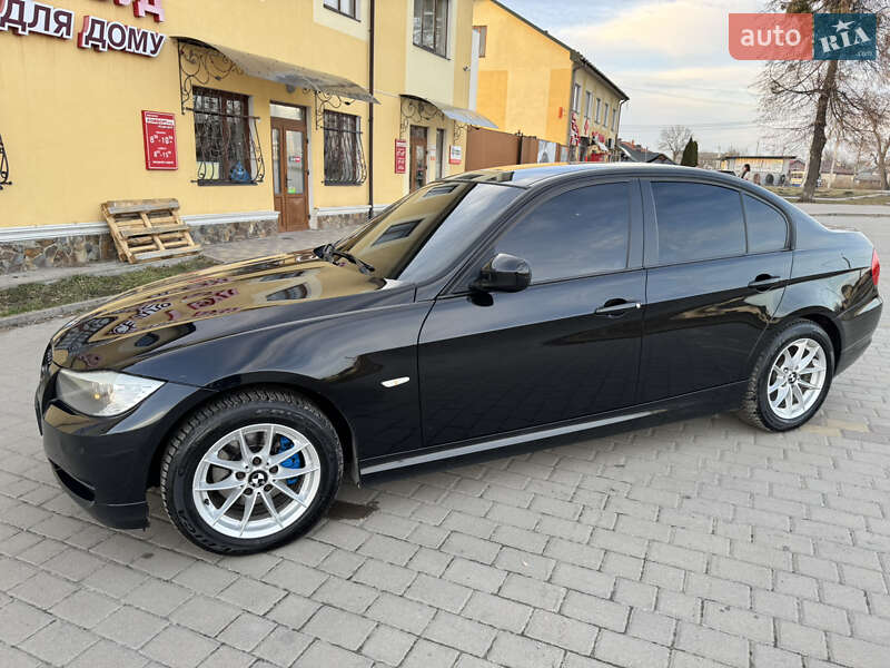 Седан BMW 3 Series 2010 в Львові