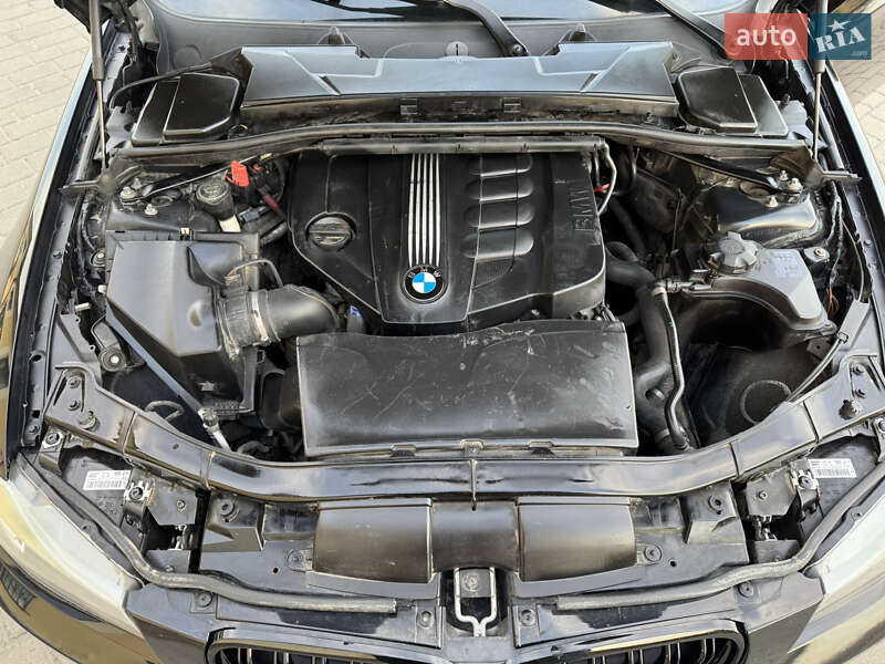 Седан BMW 3 Series 2010 в Львові