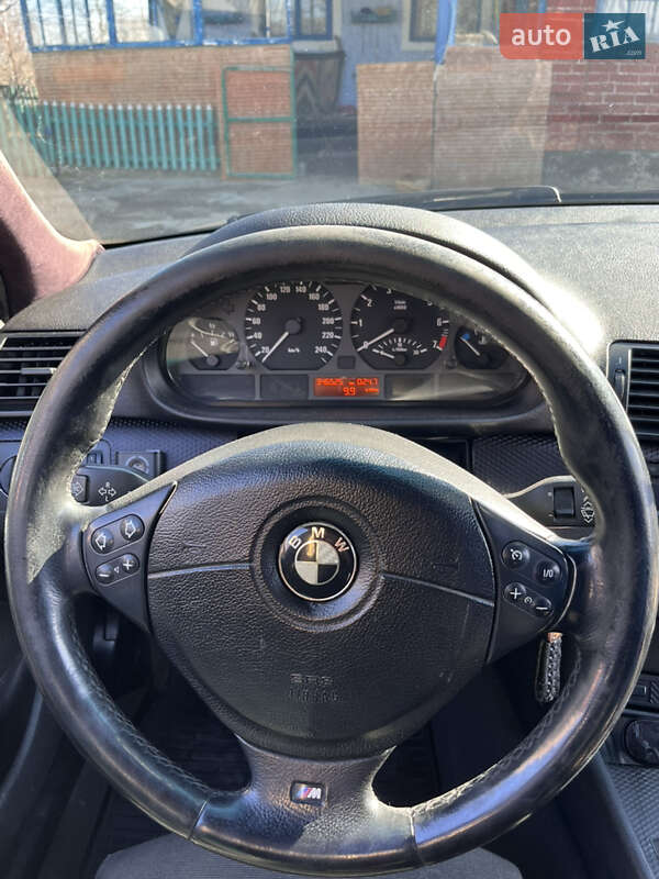 Седан BMW 3 Series 2003 в Южноукраинске