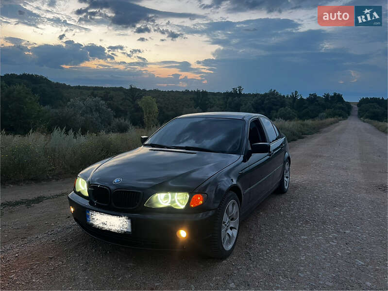Седан BMW 3 Series 2003 в Южноукраинске
