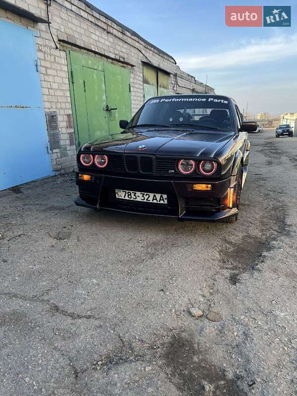 Седан BMW 3 Series 1988 в Днепре
