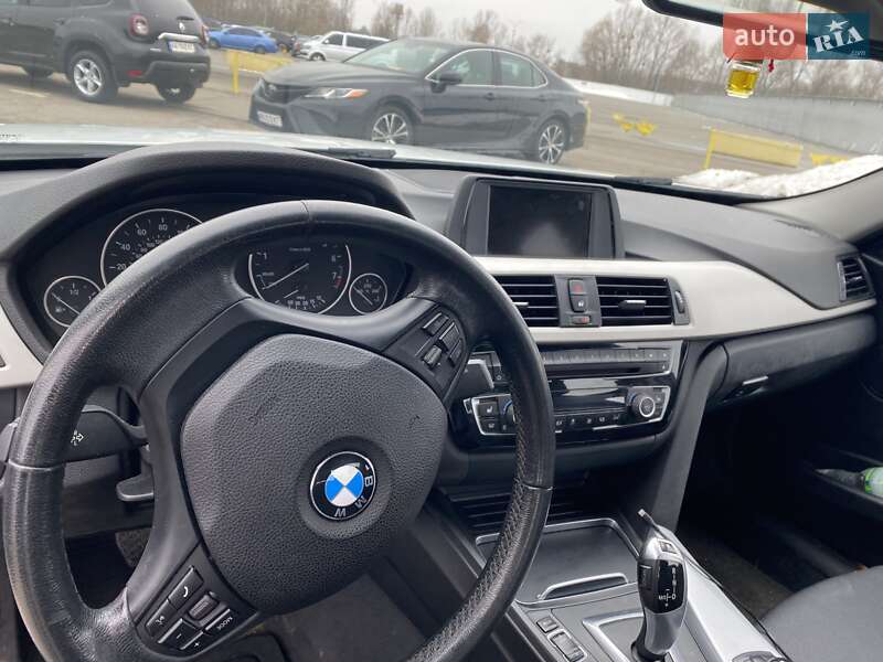 Седан BMW 3 Series 2017 в Киеве