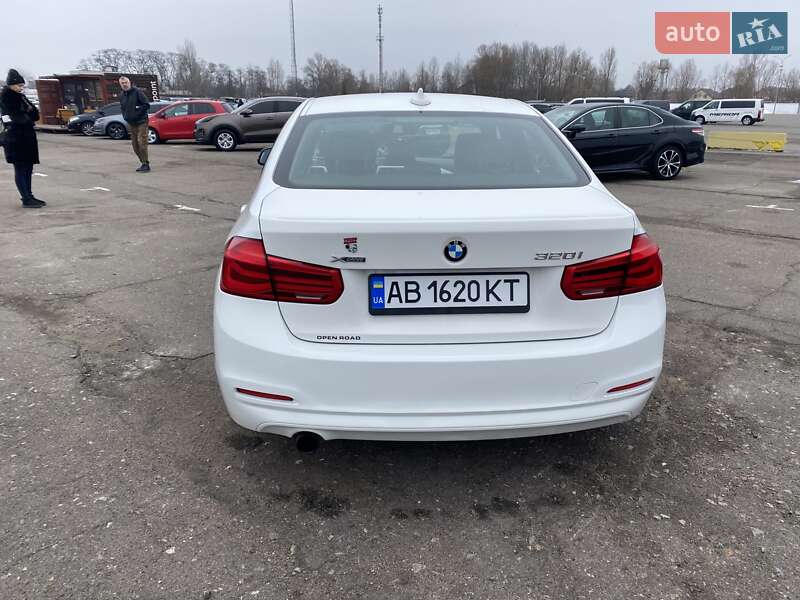 Седан BMW 3 Series 2017 в Киеве