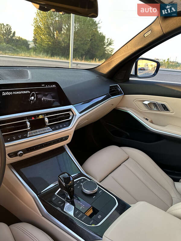 Седан BMW 3 Series 2019 в Киеве