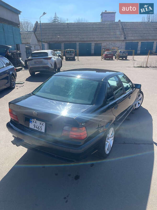 Седан BMW 3 Series 1995 в Киеве