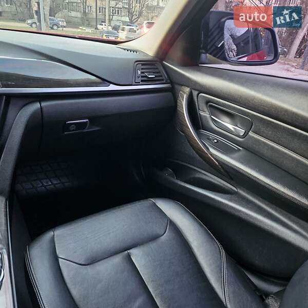 Седан BMW 3 Series 2014 в Чернівцях