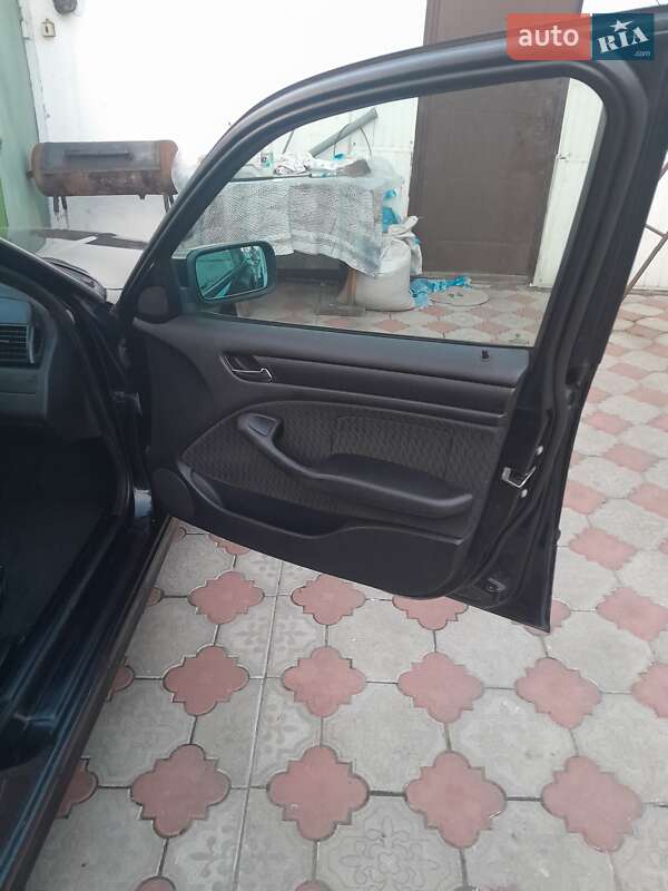 Седан BMW 3 Series 2000 в Коростене