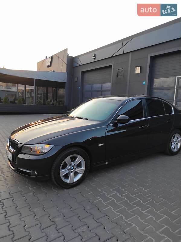 Седан BMW 3 Series 2011 в Каменском