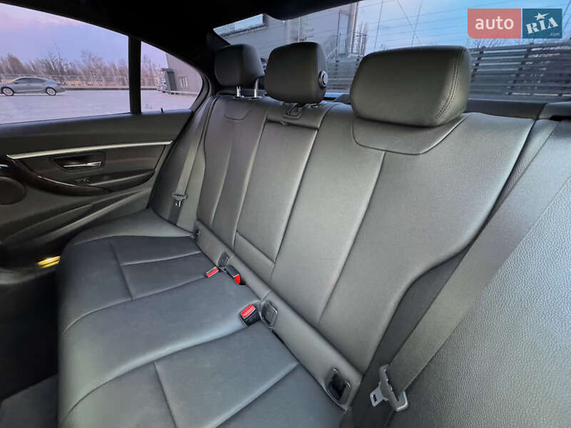 Седан BMW 3 Series 2016 в Киеве