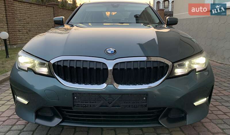 Седан BMW 3 Series 2019 в Львове
