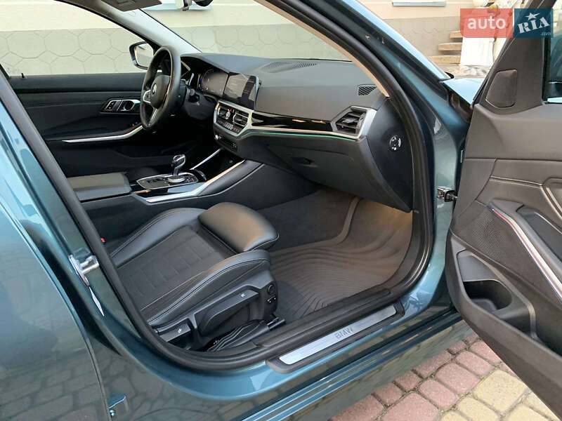 Седан BMW 3 Series 2019 в Львове