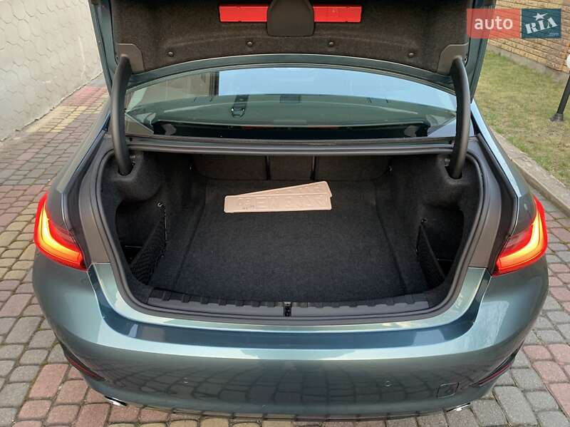 Седан BMW 3 Series 2019 в Львове