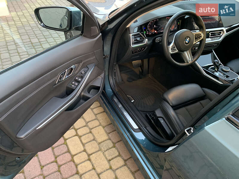 Седан BMW 3 Series 2019 в Львове