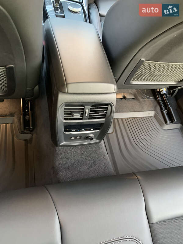 Седан BMW 3 Series 2019 в Львове