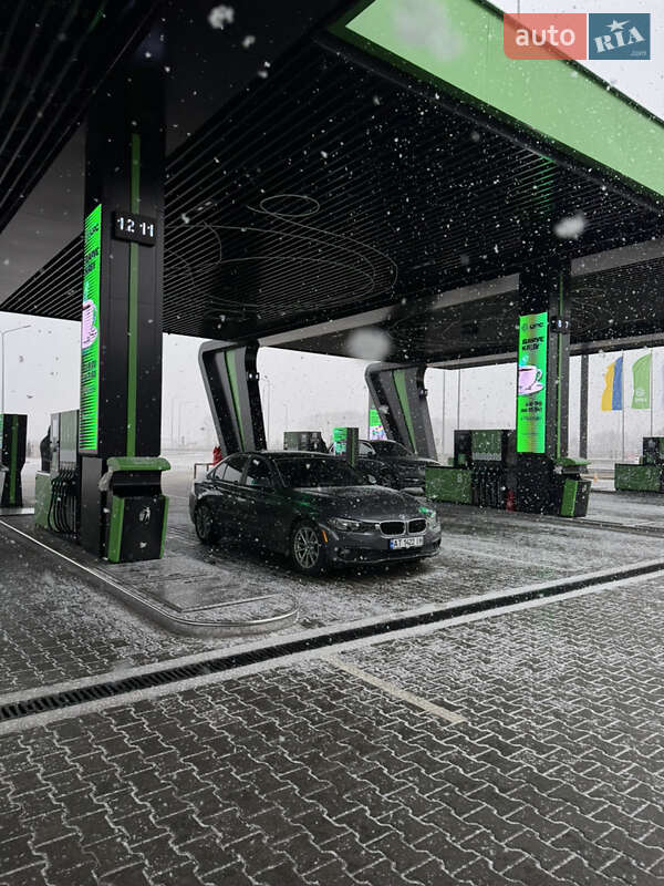 Седан BMW 3 Series 2016 в Івано-Франківську