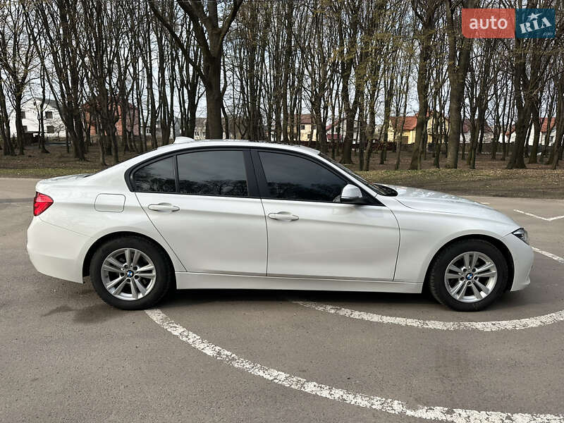 Седан BMW 3 Series 2016 в Львові