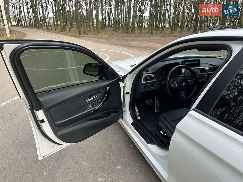 Седан BMW 3 Series 2016 в Львові