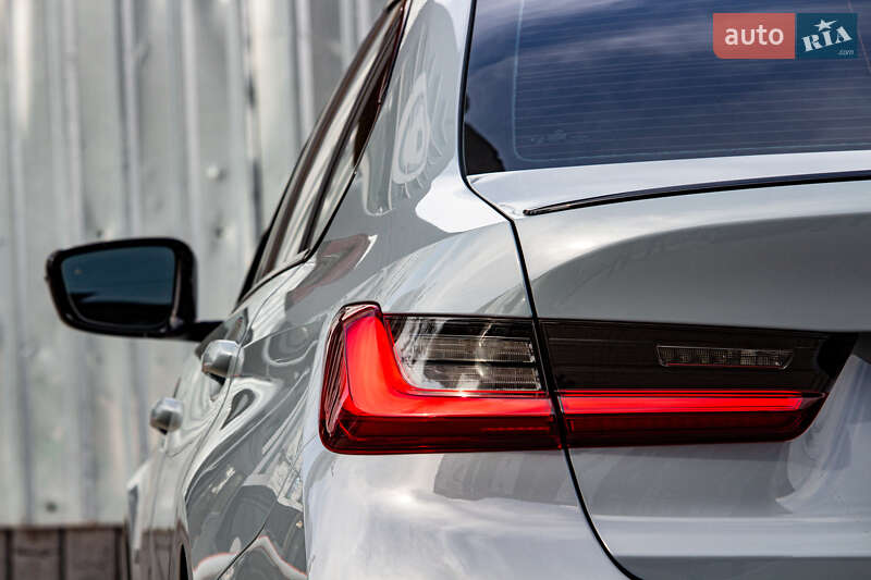 Седан BMW 3 Series 2022 в Львове