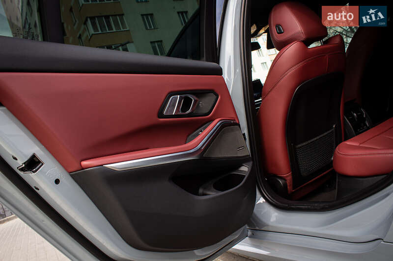Седан BMW 3 Series 2022 в Львове