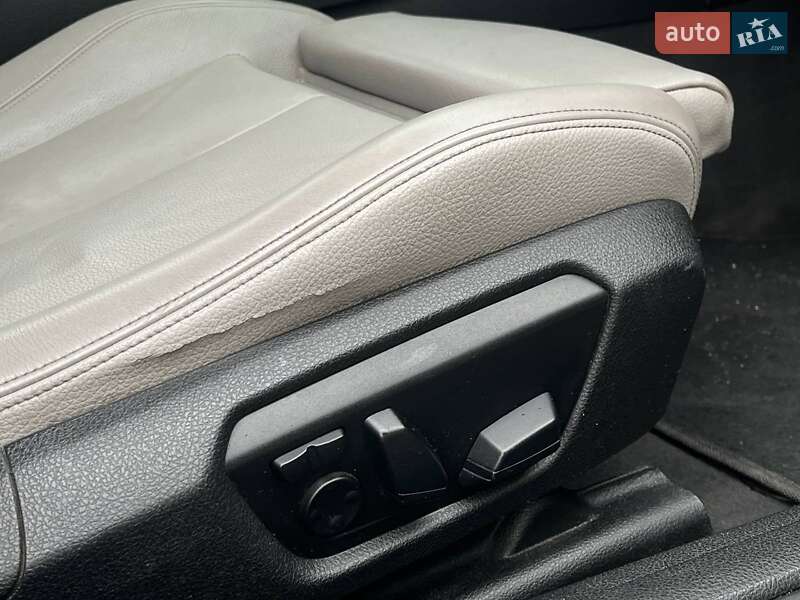 Седан BMW 3 Series 2012 в Львові