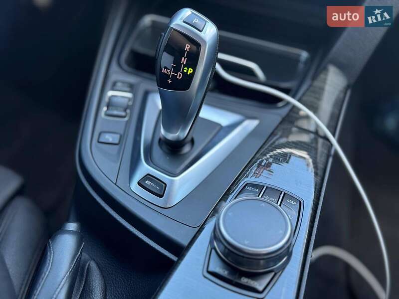 Седан BMW 3 Series 2017 в Киеве
