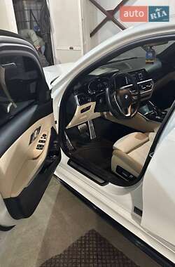 Седан BMW 3 Series 2019 в 