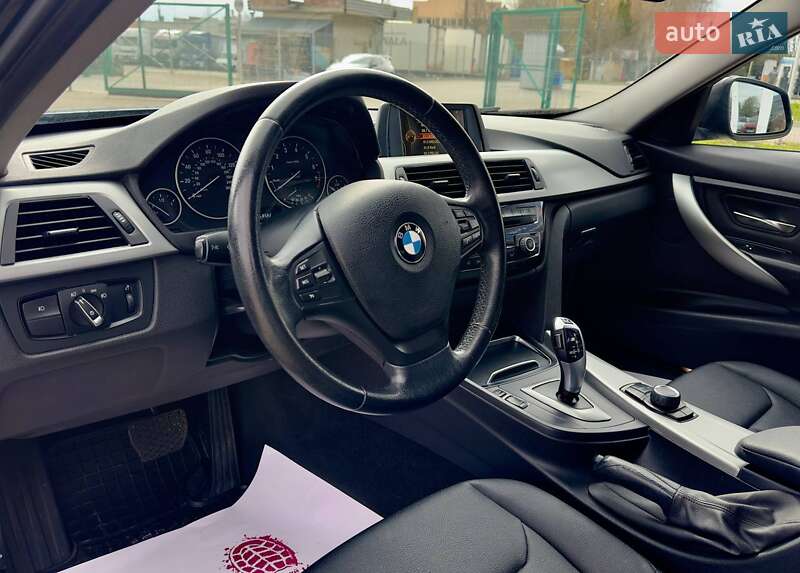 Седан BMW 3 Series 2015 в Львові