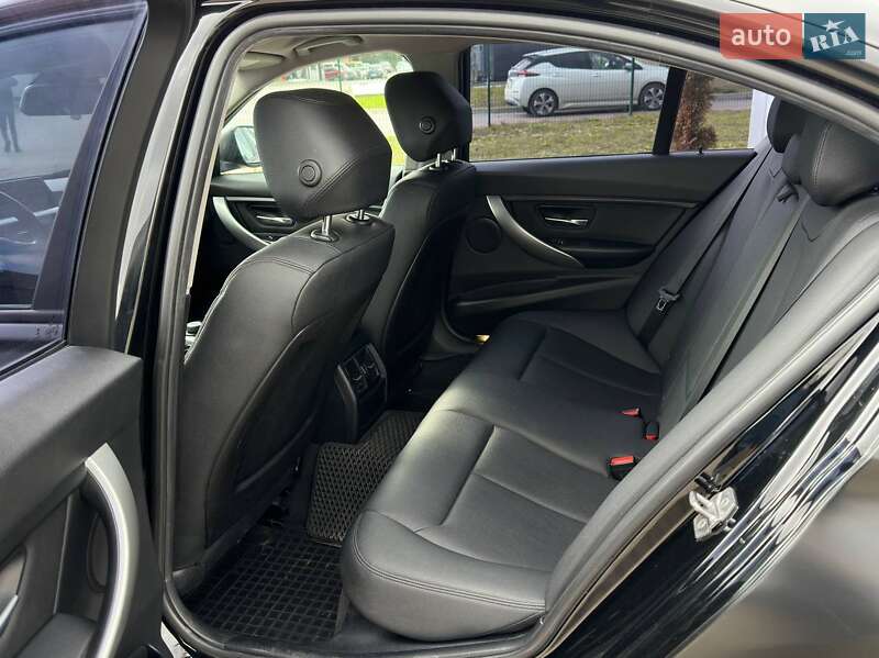 Седан BMW 3 Series 2015 в Львові
