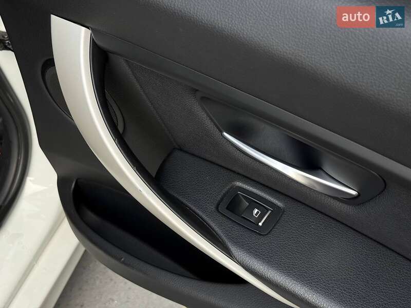 Седан BMW 3 Series 2018 в Ровно