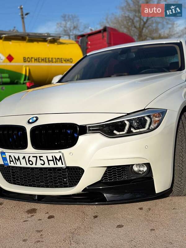 Седан BMW 3 Series 2012 в Коростене